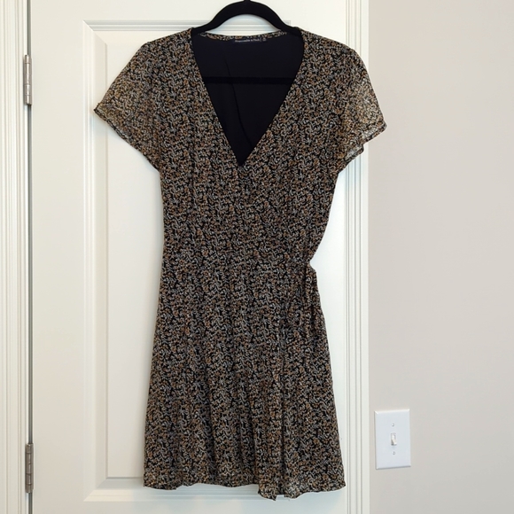 Abercrombie & Fitch Dresses & Skirts - Abercrombie Wrap Dress
